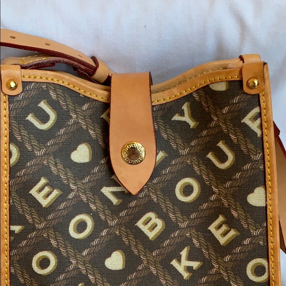 Super cute Dooney and Bourke Crossbody signature - Picture 7 of 8